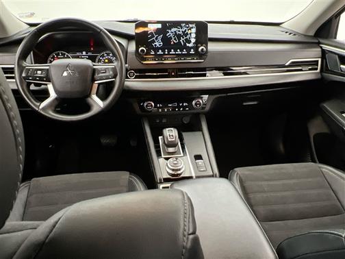 Gray 2024 Mitsubishi Outlander SE 2.5 2WD