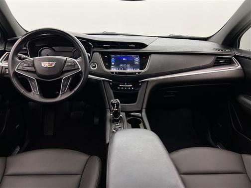 Crystal White Tricoat 2025 Cadillac XT5 Luxury