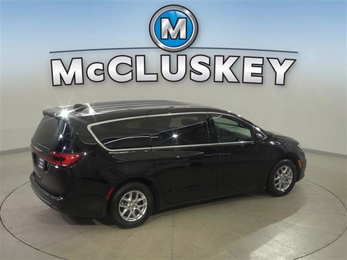 Diamond Black Crystal Pearlcoat 2025 Chrysler Pacifica L