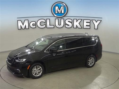 Diamond Black Crystal Pearlcoat 2025 Chrysler Pacifica L
