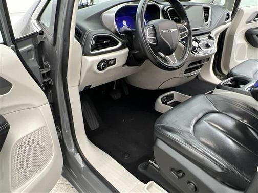 2022 Chrysler Pacifica Hybrid Touring L