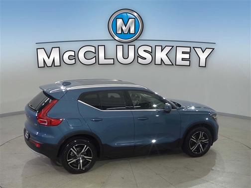 2025 Volvo XC40 B5 Core Bright Theme