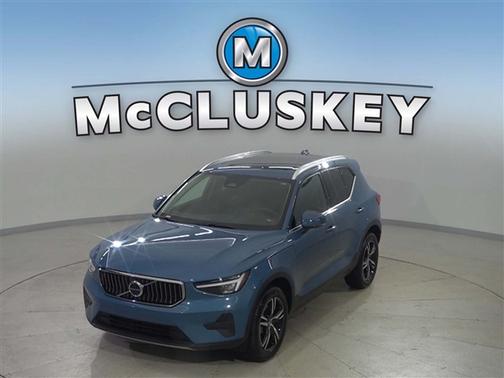 2025 Volvo XC40 B5 Core Bright Theme