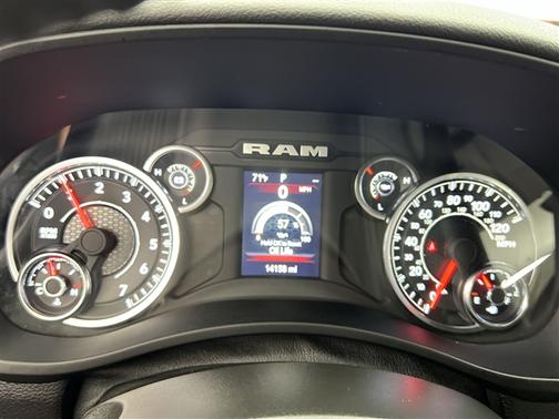 2024 RAM 2500 Big Horn Crew Cab 4x4 6'4' Box