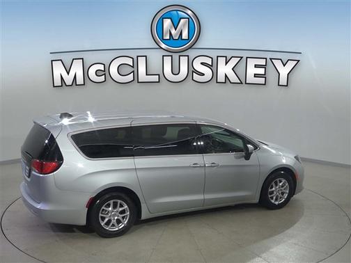 Silver Mist Clearcoat 2023 Chrysler Voyager LX