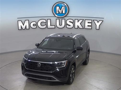 Deep Black Pearl 2025 Volkswagen Atlas Cross Sport 2.0T SE w/Technology