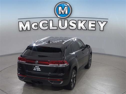 Deep Black Pearl 2025 Volkswagen Atlas Cross Sport 2.0T SE w/Technology