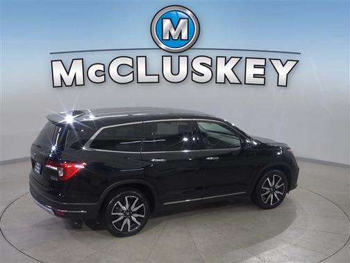 Crystal Black Pearl 2022 Honda Pilot Touring 8-Passenger