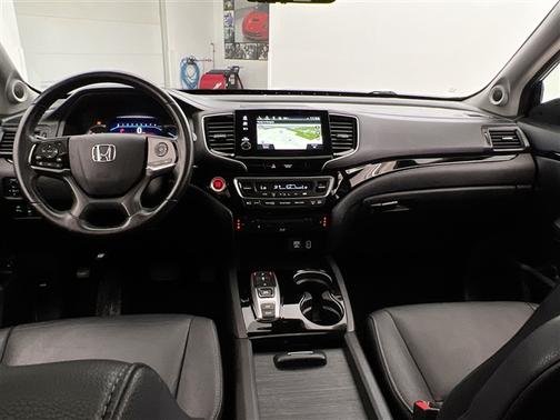 Crystal Black Pearl 2022 Honda Pilot Touring 8-Passenger