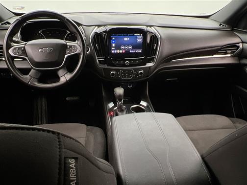 Silver Ice Metallic 2022 Chevrolet Traverse LT Cloth