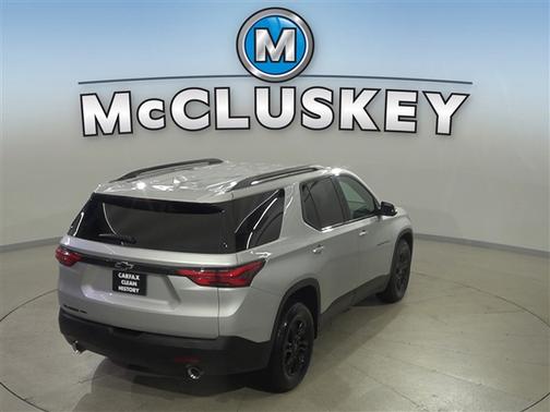 Silver Ice Metallic 2022 Chevrolet Traverse LT Cloth