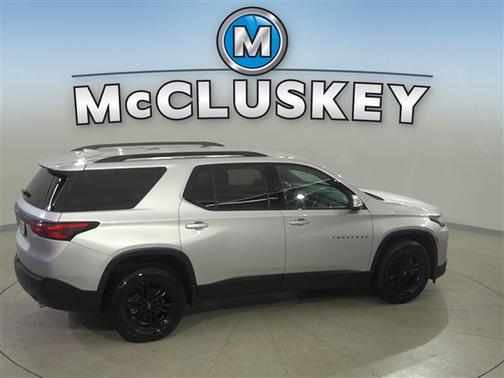 Silver Ice Metallic 2022 Chevrolet Traverse LT Cloth