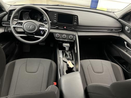 2022 Hyundai ELANTRA SE