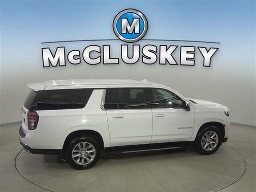 Summit White 2022 Chevrolet Suburban Premier