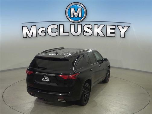 Mosaic Black Metallic 2022 Chevrolet Traverse Premier