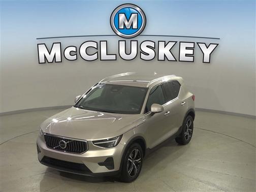 Silver 2024 Volvo XC40 B5 Core