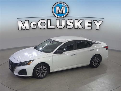 Glacier White 2025 Nissan Altima 2.5 SV