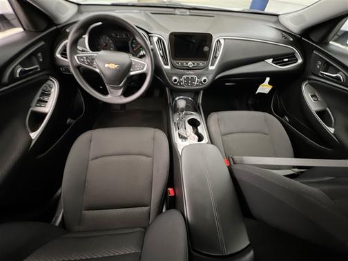 Summit White 2025 Chevrolet Malibu FWD 1LT