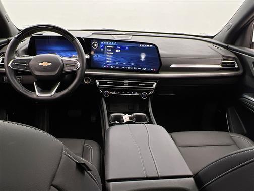 Iridescent Pearl Tricoat 2024 Chevrolet Traverse LT