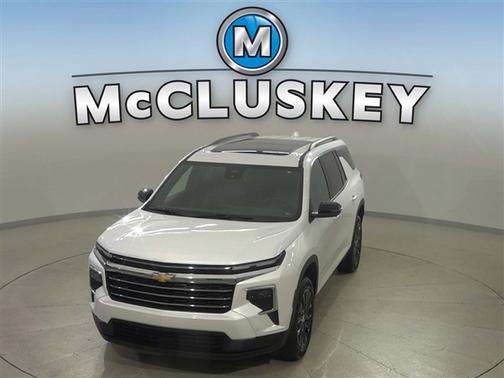 Iridescent Pearl Tricoat 2024 Chevrolet Traverse LT