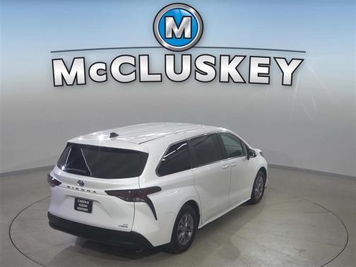 2023 Toyota Sienna LE