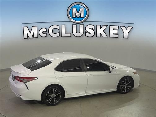 Super White 2019 Toyota Camry SE