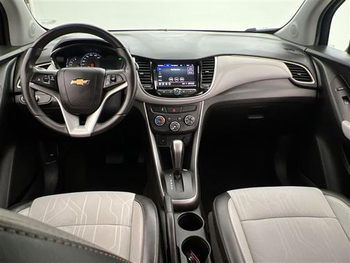 Mosaic Black Metallic 2021 Chevrolet Trax LT