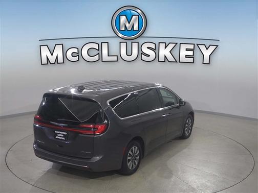 2022 Chrysler Pacifica Hybrid Touring L