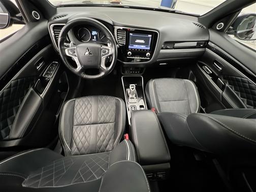 2022 Mitsubishi Outlander PHEV LE