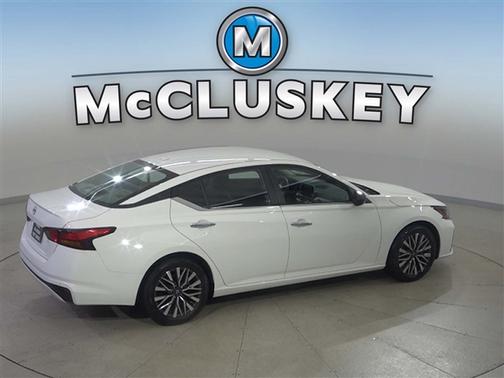 Glacier White 2025 Nissan Altima 2.5 SV