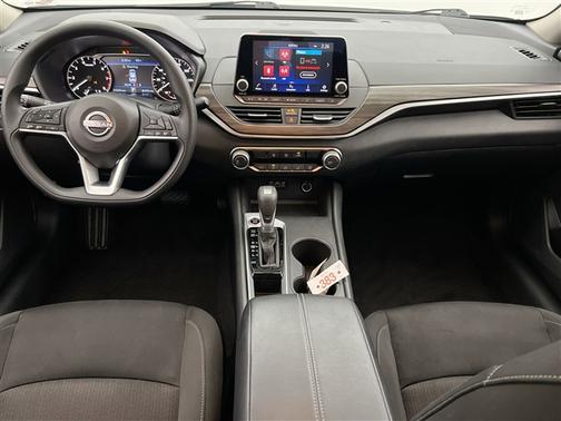 Glacier White 2025 Nissan Altima 2.5 SV