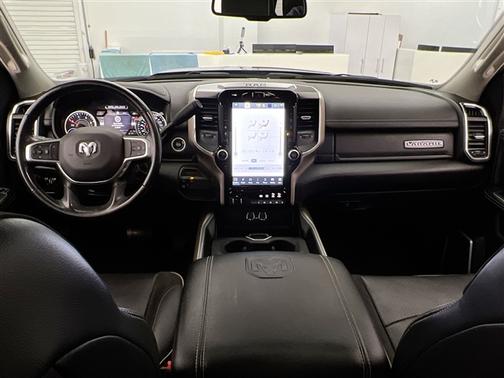 Granite Crystal Metallic Clearcoat 2023 RAM 2500 Laramie Crew Cab 4x4 6'4' Box