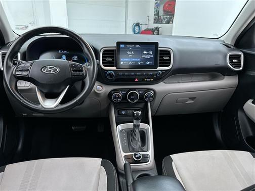 Onyx Black 2025 Hyundai VENUE SEL