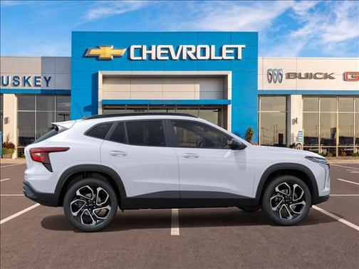 Summit White 2026 Chevrolet Trax FWD 2RS