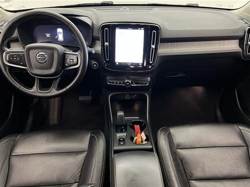 2023 Volvo XC40 B5 Core