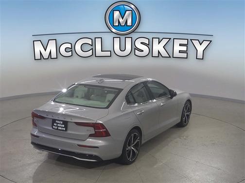 2024 Volvo S60 B5 Core Dark Theme