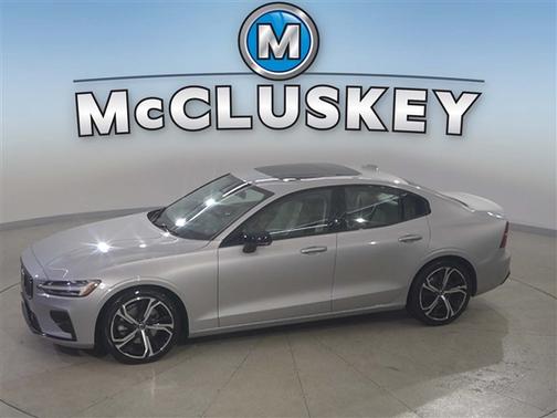 2024 Volvo S60 B5 Core Dark Theme