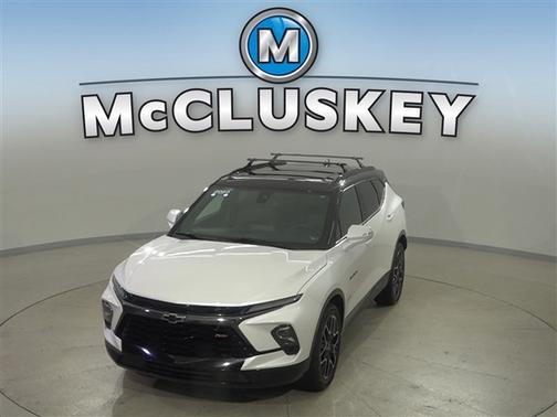 Iridescent Pearl Tricoat 2023 Chevrolet Blazer RS
