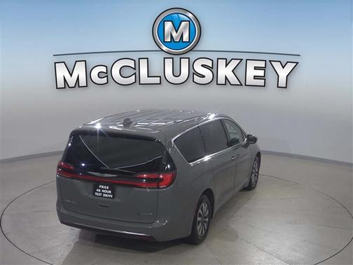 2022 Chrysler Pacifica Hybrid Touring L