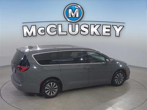 2022 Chrysler Pacifica Hybrid Touring L