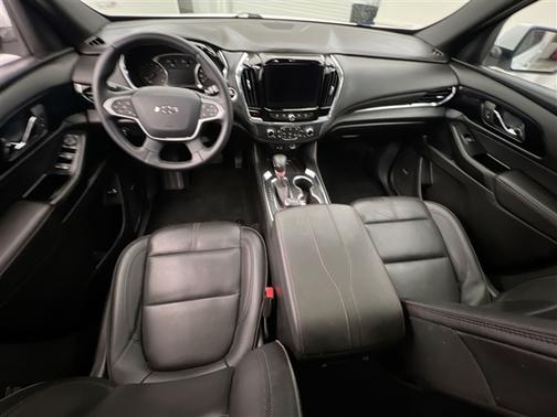 Summit White 2023 Chevrolet Traverse RS