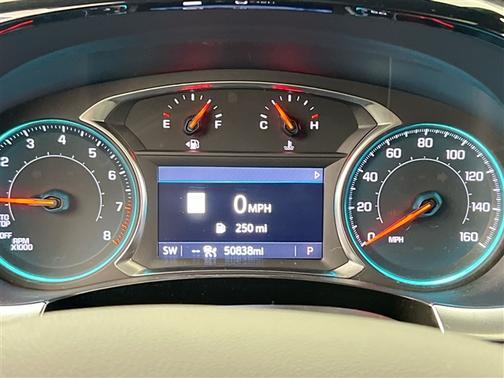 Summit White 2023 Chevrolet Traverse RS