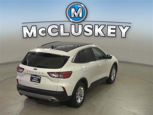 STAR WHITE METALLIC TRI-COAT 2022 Ford Escape SE