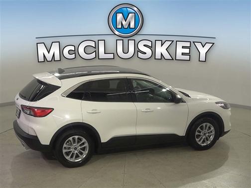 STAR WHITE METALLIC TRI-COAT 2022 Ford Escape SE