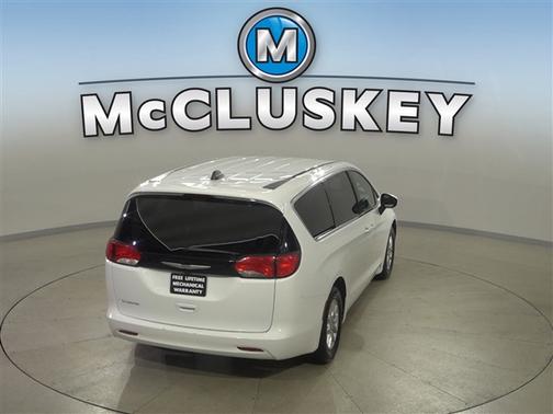 Bright White Clearcoat 2023 Chrysler Voyager LX