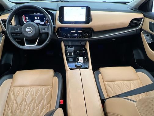 Pearl White Tricoat/Super Black 2023 Nissan Rogue Platinum