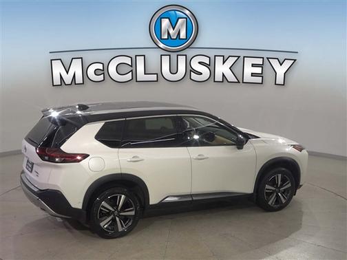 Pearl White Tricoat/Super Black 2023 Nissan Rogue Platinum
