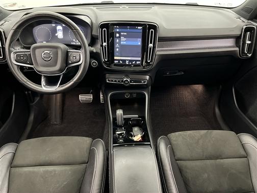 2021 Volvo XC40 T5 R-Design
