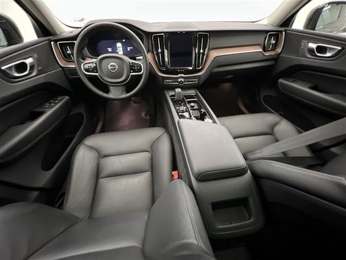 2023 Volvo XC60 Recharge Plug-In Hybrid T8 Plus Dark Theme