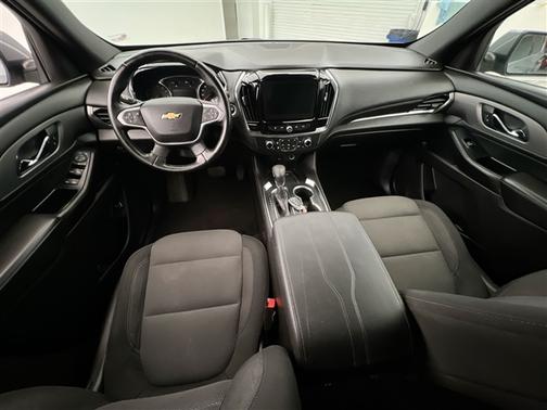 Sterling Gray Metallic 2023 Chevrolet Traverse LT Cloth